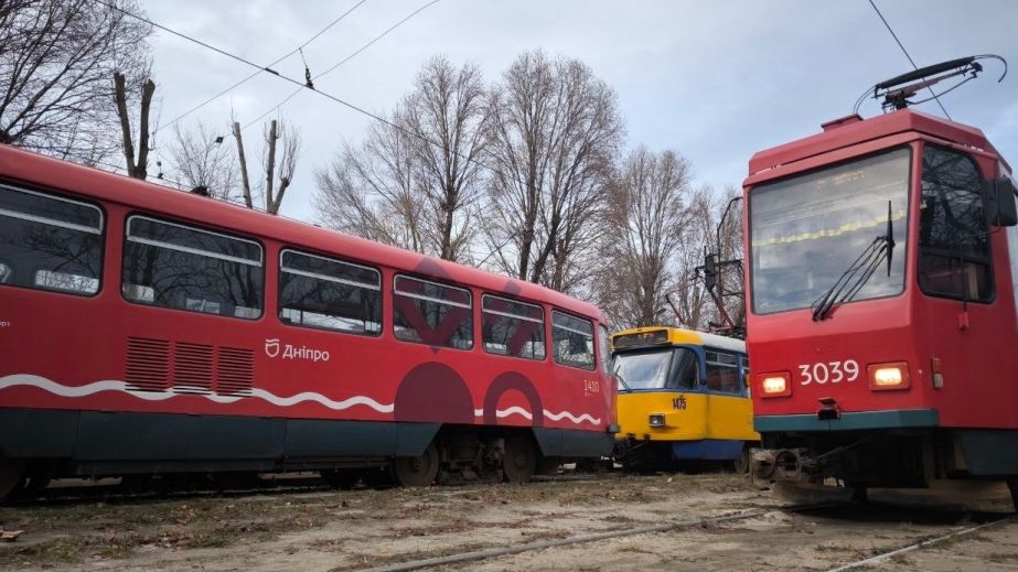 У Дніпрі зійшов з колії трамвай (ФОТО)
