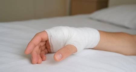 Обломок разрезал гор...