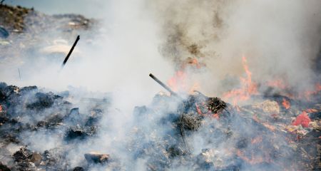 В Кривом Роге третьи сутки горит мусорный полигон: как ликвидируют тление и когда исчезнет смог