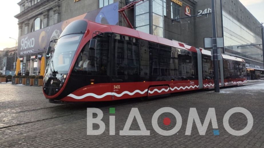 У Дніпрі зійшов з рейок другий за день трамвай (ВІДЕО)