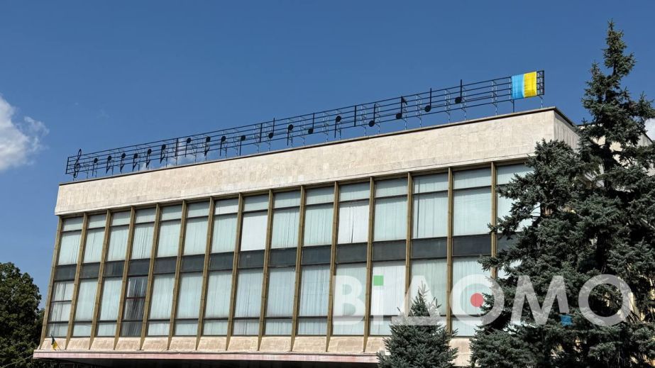 У Дніпрі відновлять оперний театр після атаки дронів: на ремонт фасаду та вікон витратять 1,7 млн грн
