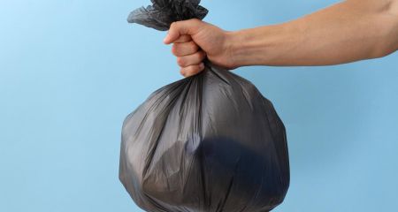 Миттєва карма: у Дніпрі машину автохама обклали сміттям (ФОТО)