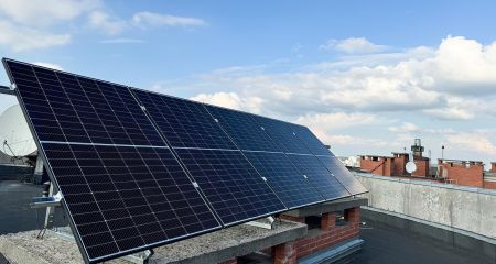 В Днепре определили подрядчика, который за 25 млн грн обустроит солнечные станции в двадцати учебных заведениях