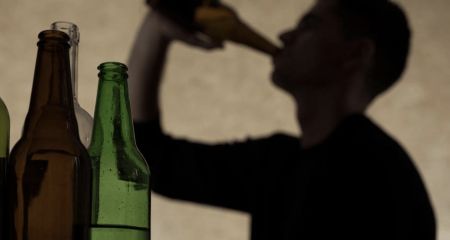 Обморок и судороги: на Днепропетровщине двое 15-летних парней перепили алкоголя