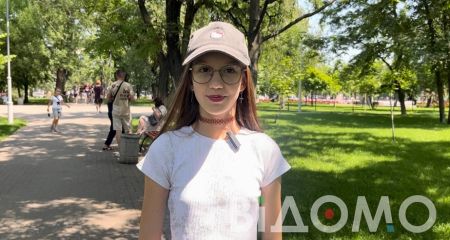 Вода, морозиво і пошук тіні: як мешканці Павлограда рятуються від спеки (ВІДЕО)