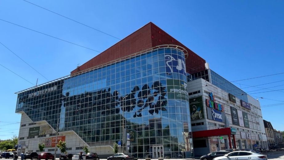 Землю під ТЦ "Приозерний" у Дніпрі передадуть в оренду "Приватбанку" на 15 років