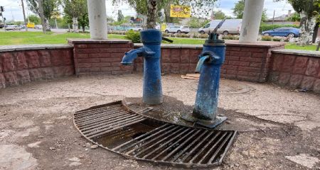 У Павлограді вирішили прибрати з вулиць "зайві” колонки з водою (ФОТО, ВІДЕО)