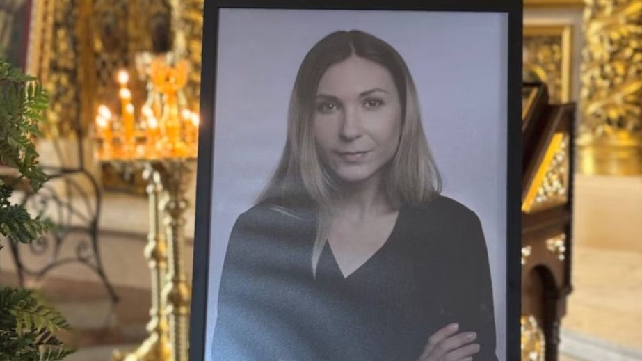 У Києві прощаються з журналісткою із Кривого Рогу Вікторією Рощиною, яка загинула у російському полоні (ФОТО, ВІДЕО)