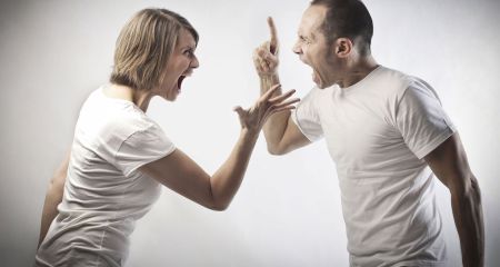 Вимушені сусіди: у Дніпрі чоловік через суд виселяв з будинку колишню дружину