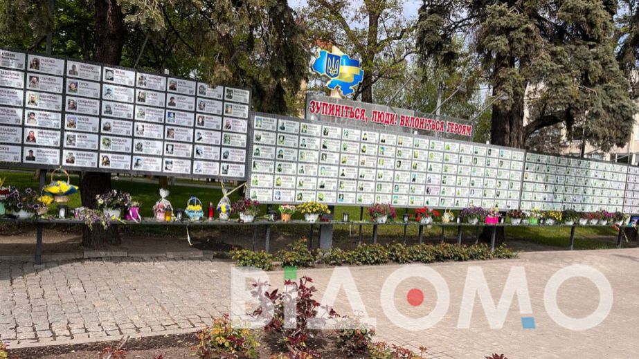 В Павлограде восстанавливают Аллею Славы после вандалов (ФОТО, ВИДЕО)