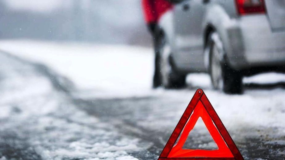 У Дніпрі водій розтрощив кілька авто та втік з місця ДТП (ВІДЕО)