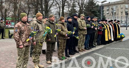 День Соборности в Днепре: скромный официоз на Аллее Героев (ФОТО, ВИДЕО)