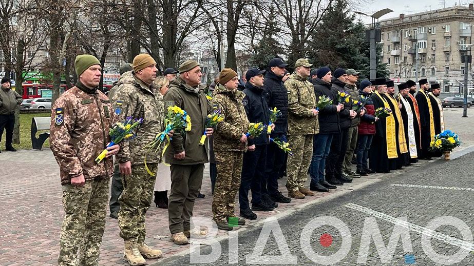 День Соборности в Днепре: скромный официоз на Аллее Героев (ФОТО, ВИДЕО)