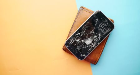 Депутат міськради Дніпра вибив телефон із рук журналіста під час зйомки &ndash; поліція відкрила кримінальне провадження