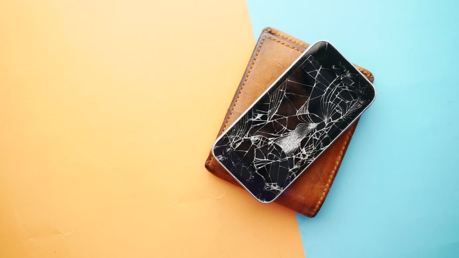 Депутат міськради Дніпра вибив телефон із рук журналіста під час зйомки &ndash; поліція відкрила кримінальне провадження