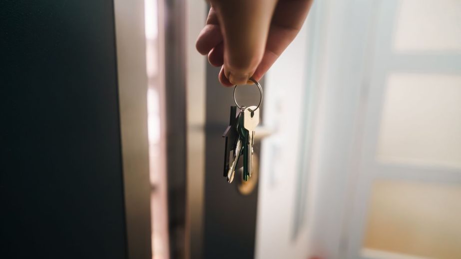 У Дніпрі судитимуть квартирних шахраїв, які за підробленим паспортом продали чужу квартиру за 1 млн грн (ФОТО)