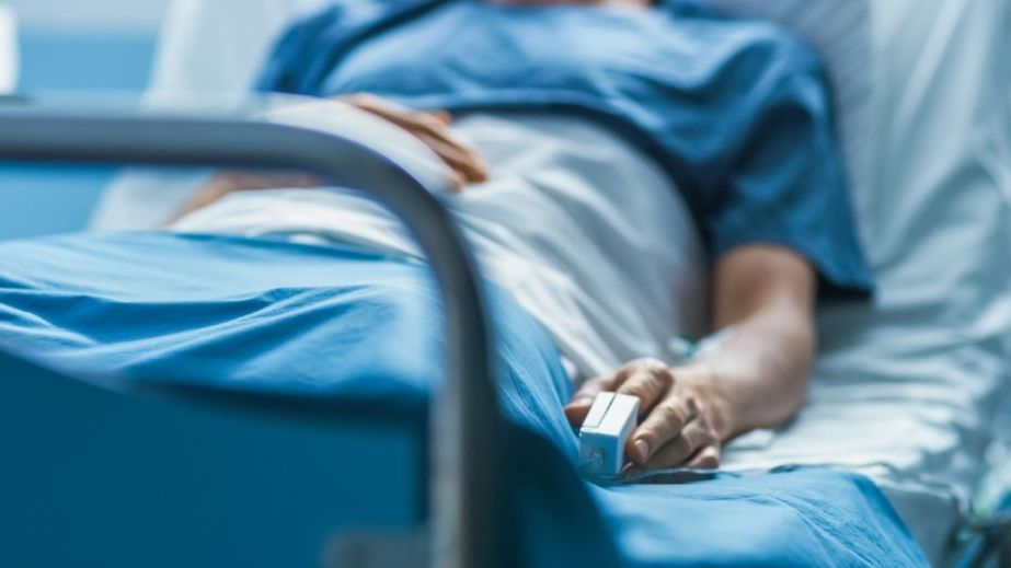 В больнице Днепра умерла девушка, которая вместе с мужчиной была ранена при обстреле Никополя (ФОТО)