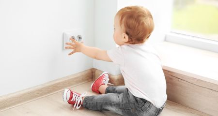 В Кривом Роге малыша ударило током от удлинителя