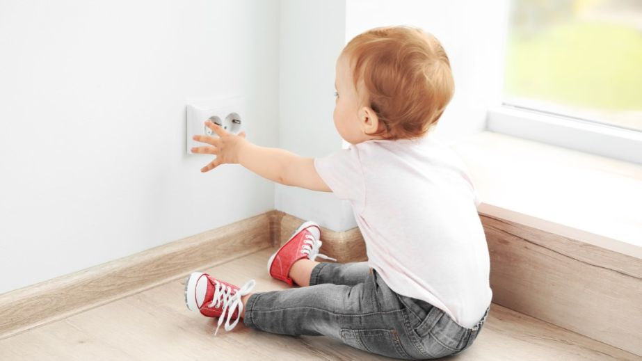 В Кривом Роге малыша ударило током от удлинителя