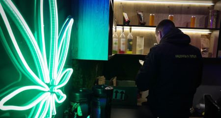 Продавали наркотики ...