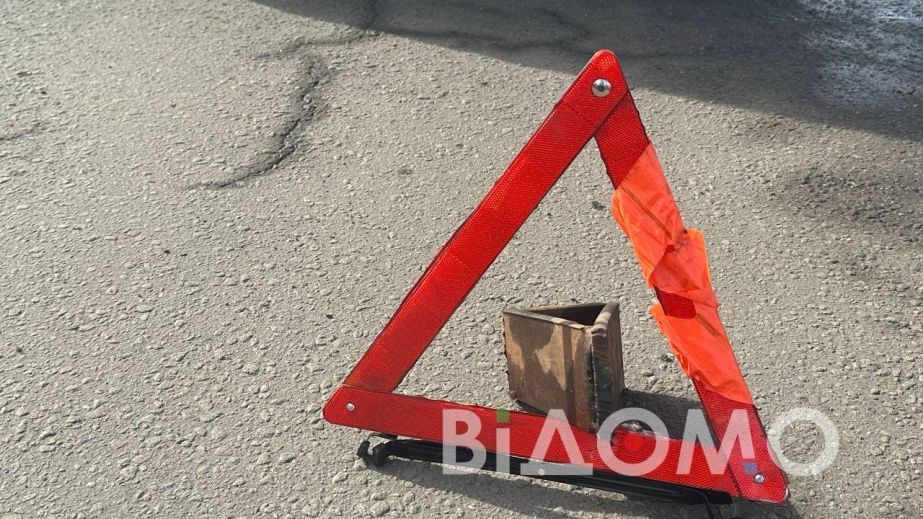 У Дніпрі мотоцикліст влетів у вантажівку (ВІДЕО)