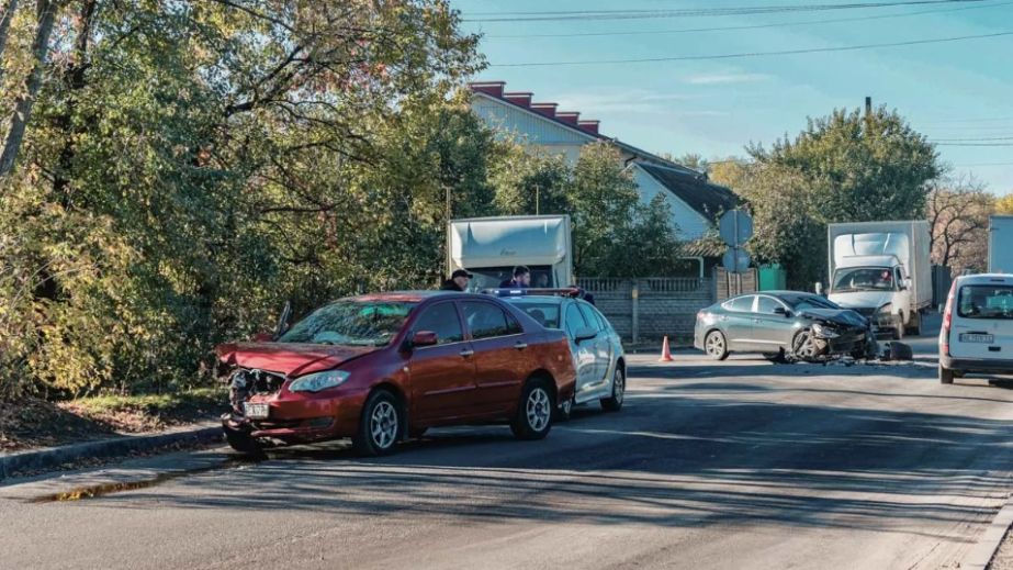 У ранковій ДТП на Вітчизняній у Дніпрі постраждав чоловік (ФОТО)