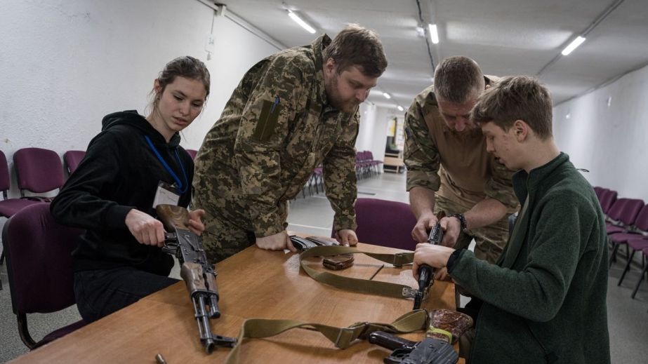 Студентів Дніпропетровщини навчатимуть національному спротиву: як це буде відбуватися