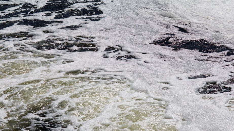Экологический ущерб на 700 тысяч: в Кривом Роге водоканал загрязнил реку и землю сточными водами