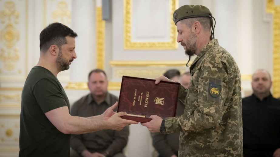 Президент присвоїв військовому з Дніпра звання Героя України з врученням ордена "Золота Зірка" (ФОТО)