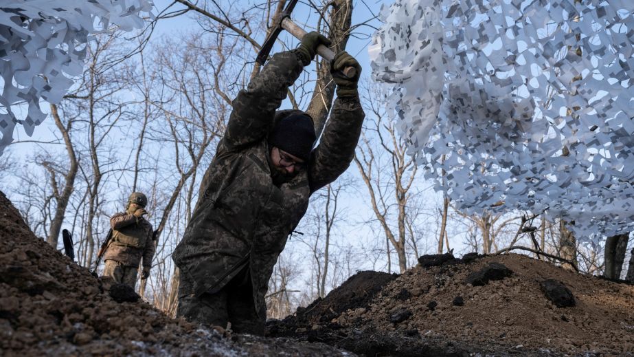 Воїни 93-ї бригади з Дніпропетровщини показали процес облаштування оборонних позицій (ФОТО)