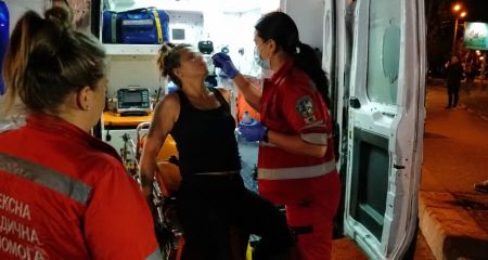 Ударила кулаком в обличчя: п'яна криворіжанка напала на фельдшерку, яка рятувала їй життя
