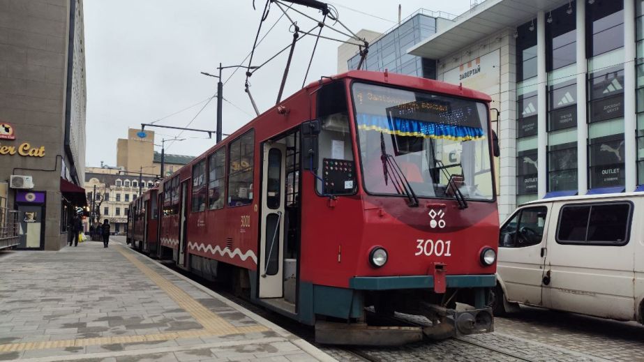 Как в Днепре курсирует общественный транспорт 18 декабря