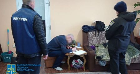 В Днепропетровской области мошенник обманул отца погибшего воина на 2,5 млн грн