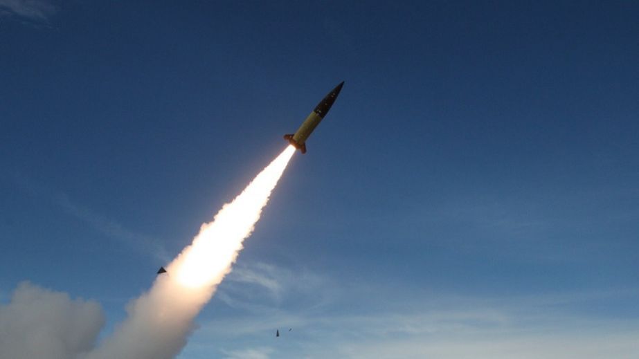 Окупанти 8 січня атакували балістикою багатоквартирні будинки у Кривому Розі: є постраждалі (ФОТО, ВІДЕО)