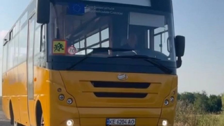 У місті на Дніпропетровщині депутати посварилися через гараж для шкільного автобуса