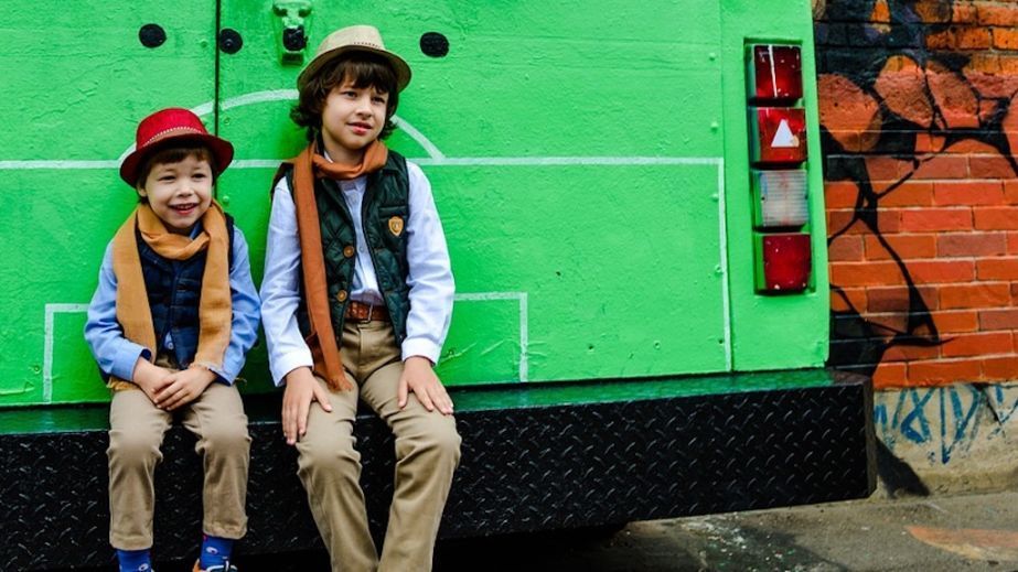 В Кривом Роге очередной "зацепер" рисковал жизнью ухватившись за трамвай (ВИДЕО)