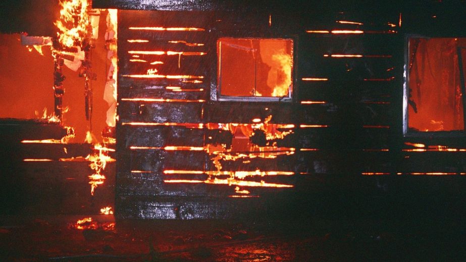 У Камʼянському районі врятували пенсіонера під час гасіння пожежі (ФОТО)