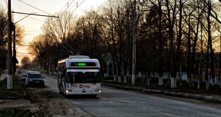 В Кривом Роге водитель троллейбуса катал пассажиров с открытой дверью в мороз (ВИДЕО)