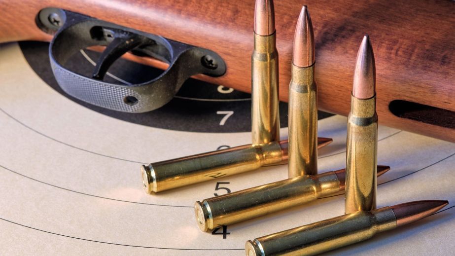 Пробила дах будинку: у Дніпровському районі куля залетіла в оселю (ВІДЕО)