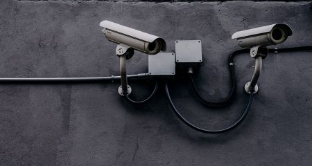 Мэр Павлограда Вершина раскритиковал видеокамеры на здании горсовета после атаки коктейлями Молотова