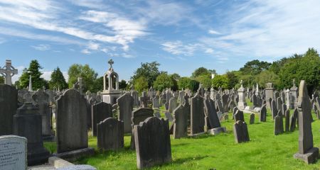 На одном из кладбищ Марганца вандалы разбили могилы (ФОТО)