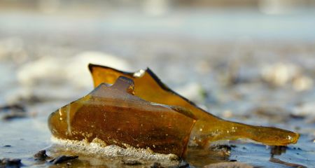 Бив пляшки та трощив електрощитову: у Дніпрі пʼяний дебошир нарвався на три адмінпротоколи