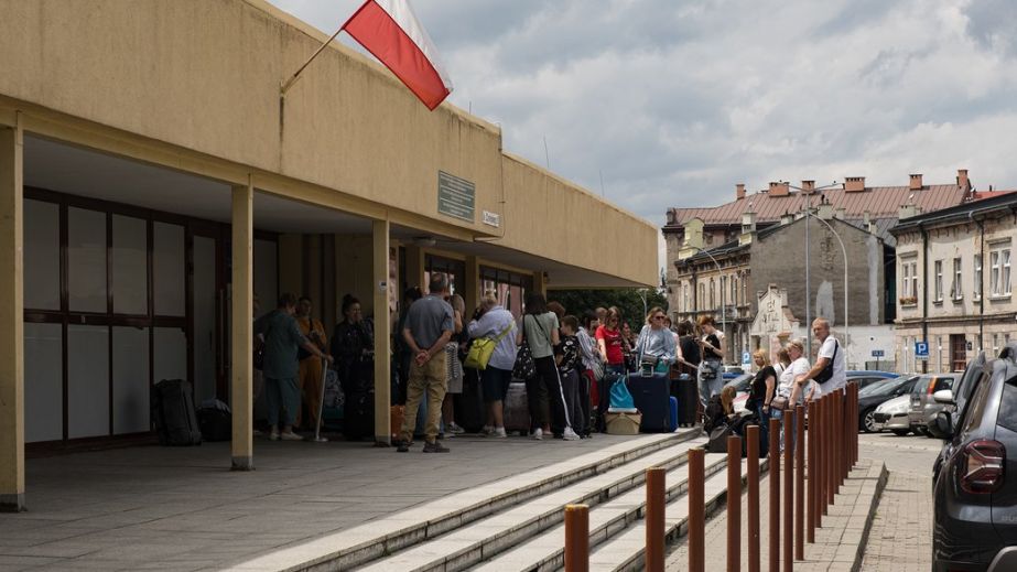 Польська опозиційна партія пропонує депортувати непрацевлаштованих українських чоловіків