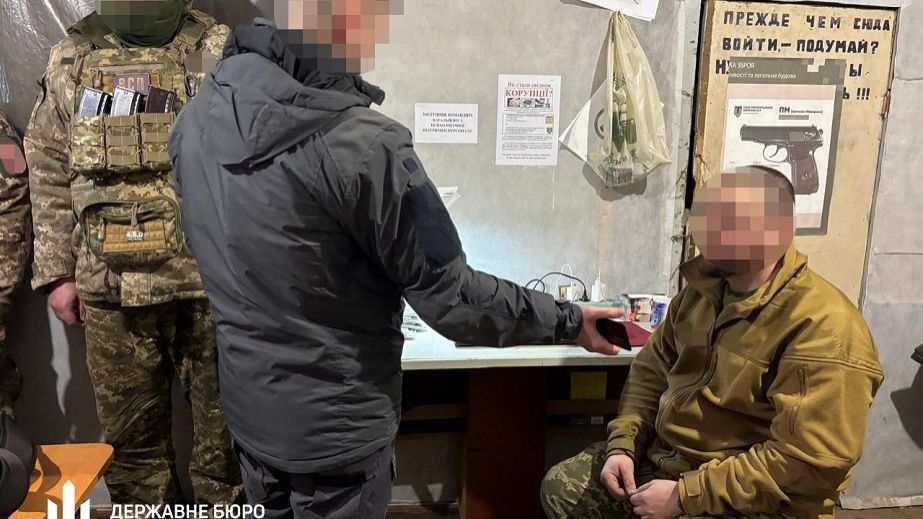 Жена получила миллион "боевых": бывший командир бригады ТРО с Днепропетровщины получил подозрение (ФОТО)