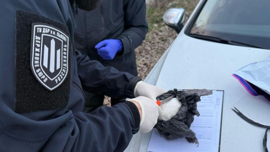 ДБР затримало дезертира з Дніпропетровщини, який займався збутом психотропів (ФОТО, ВІДЕО)
