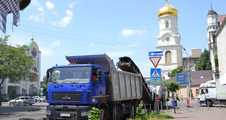 В Днепре частично перекрыли улицу Шевченко: как происходит ремонт дороги