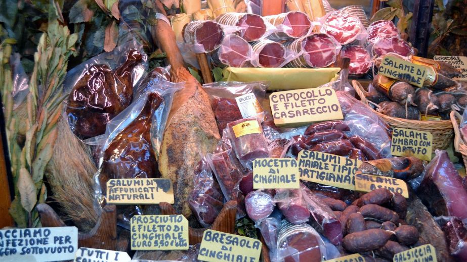 Прихватил деликатесов на 10 тысяч, а рассчитаться забыл: в Днепре задержали воришку (ФОТО)