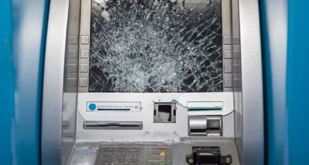 У Нікополі чоловік напідпитку пошкодив камнем скло банкомату