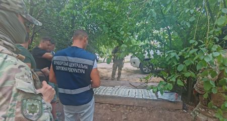 Фиктивная операция на позвоночнике: в Кривом Роге "благотворитель" помогал мужчинам выехать за границу (ФОТО)