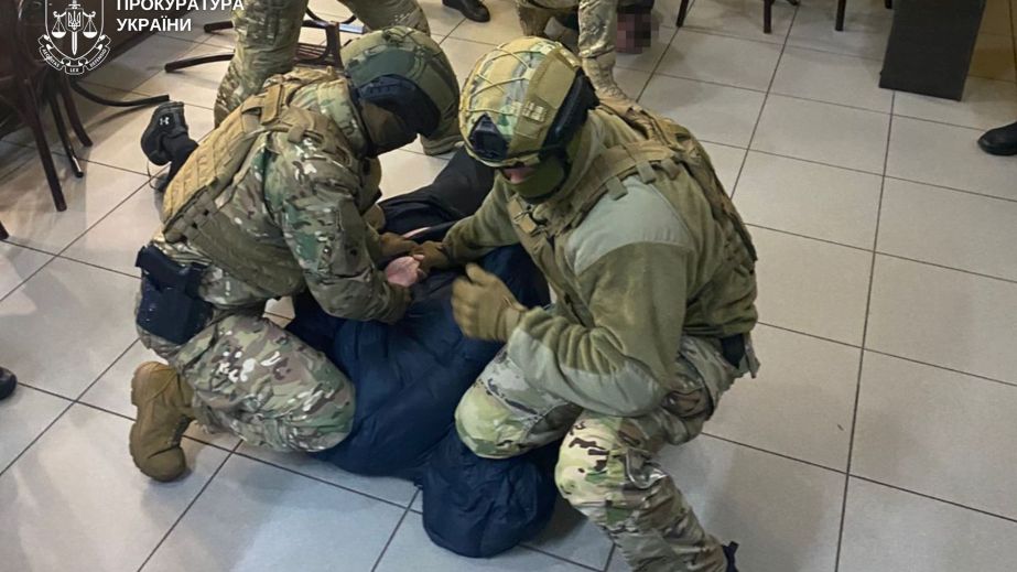 Просили до 20 тысяч долларов: в Днепре разоблачили схему переправки мужчин за границу